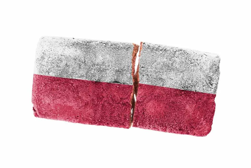 Na jednym kawałku ziemi żyją dziś dwie Polski. "Pewne grupy interesów prowadzą grę o wpływy"