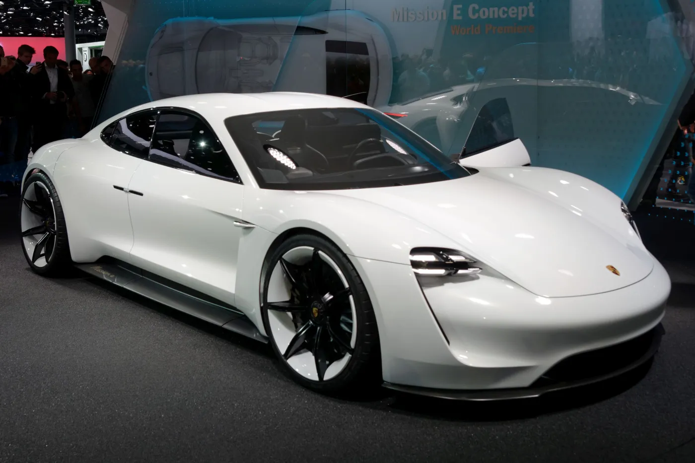 4141593-porsche-taycan-fot.jpg
