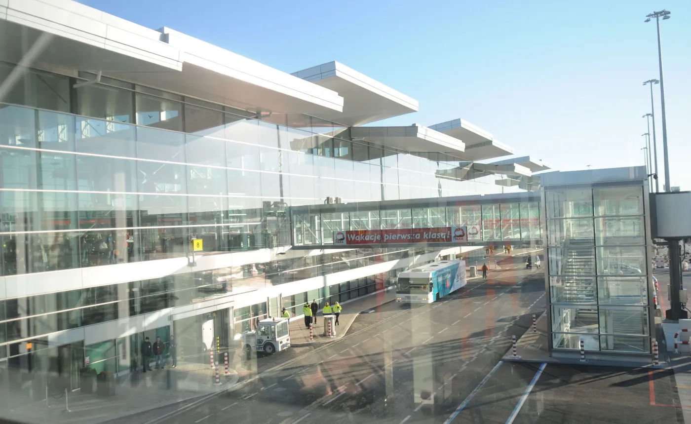 Ponad tysiąc pasażerów z Wielkiej Brytanii przyleci w poniedziałek do Wrocławia