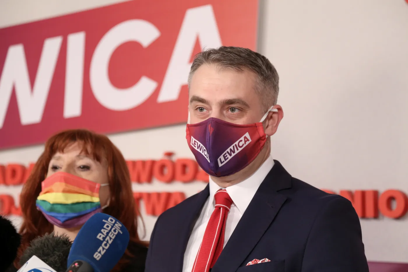 Lewica deklaruje, że przeciwko Covid-19 zaszczepi się cały klub i pyta rząd o szczegóły programu szczepień