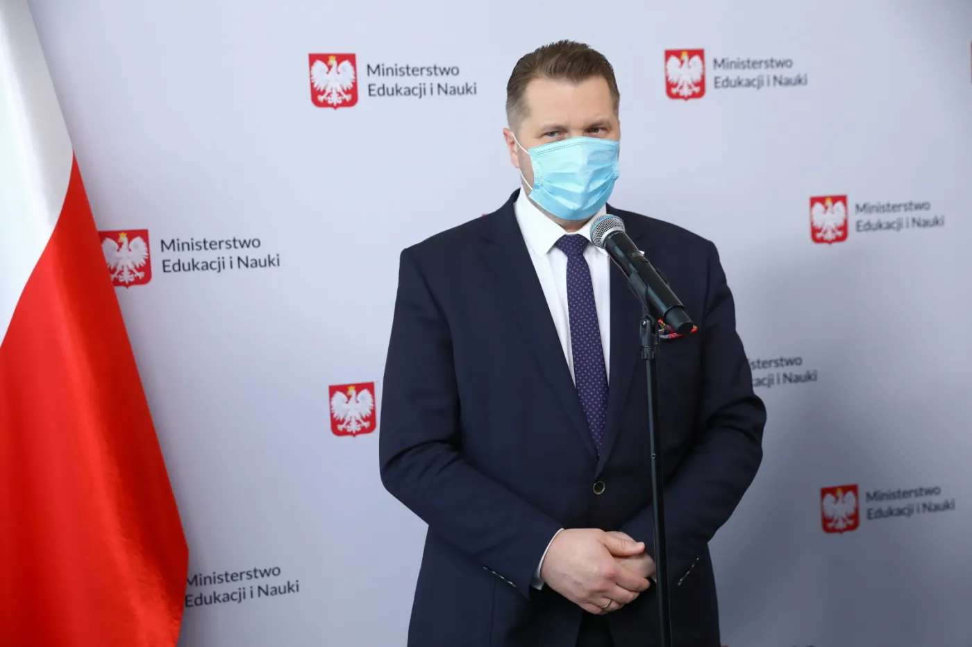 Uczniowie boją się wracać do szkół. Czarnek: "Take it easy"