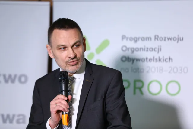 Dyrektor NIW o pieniądzach dla NGO: Nadreprezentatywność sympatyków władzy? Nieprawda [WYWIAD]