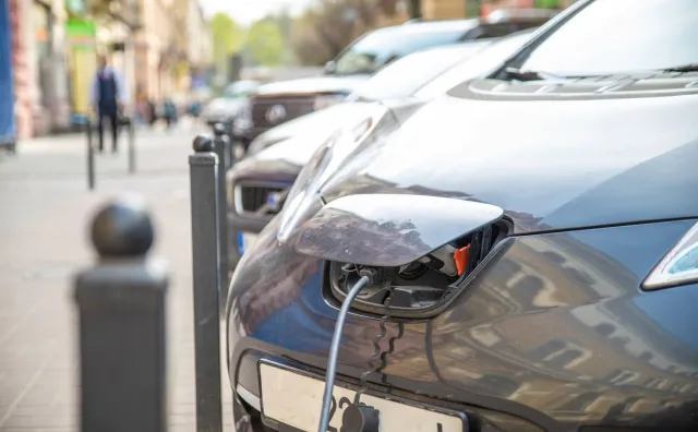 Auto hybrydowe w urzędzie to nie elektryczne