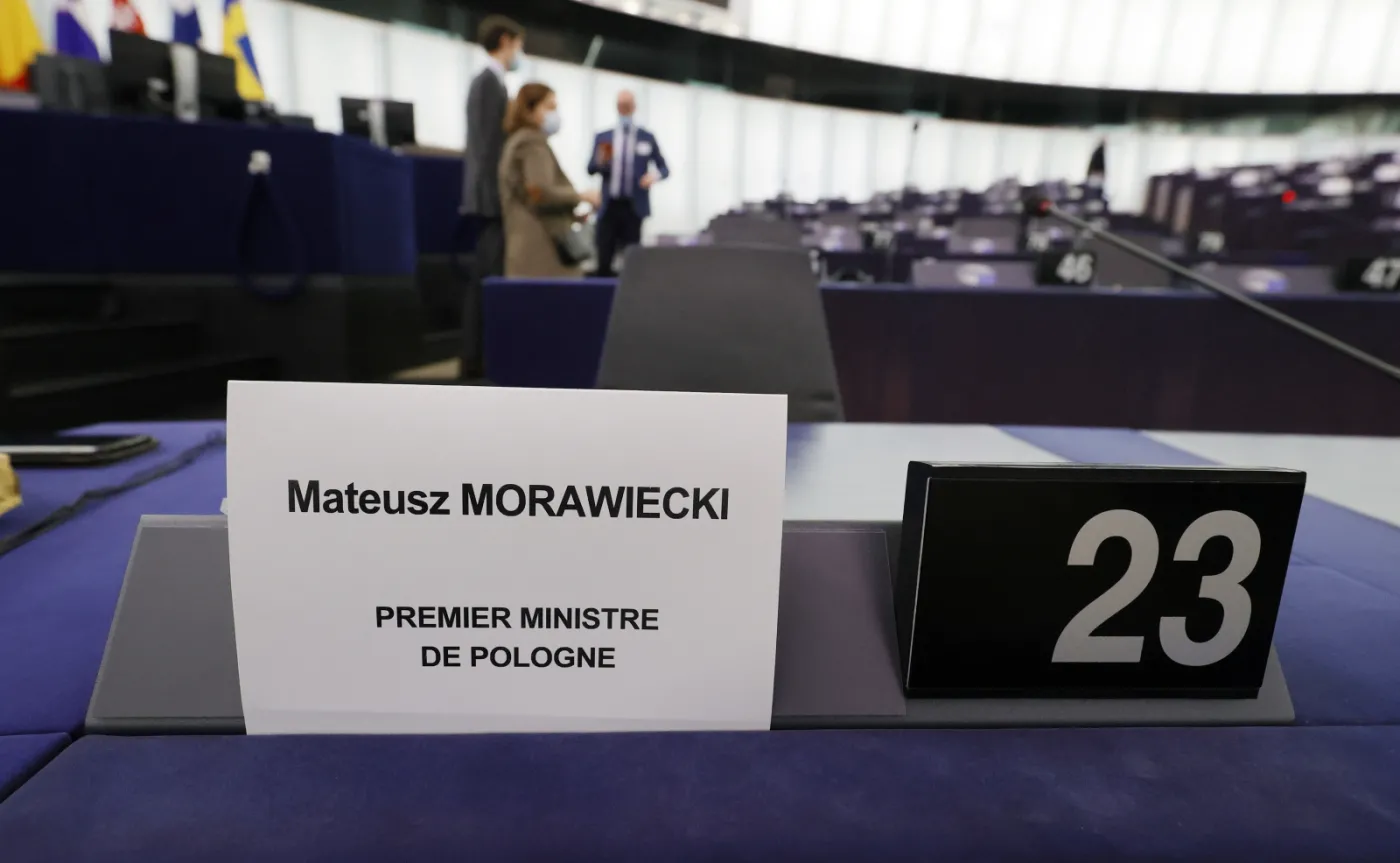 Psucie Unii od środka. Polska zamiast wstać od stołu chce grać według swoich reguł
