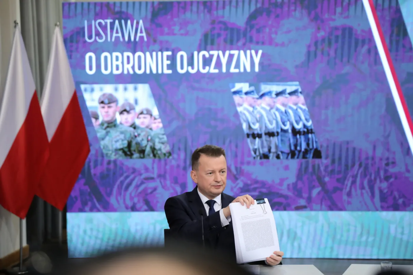 Błaszczak: Uproszczona droga do służby, wyższe uposażenia