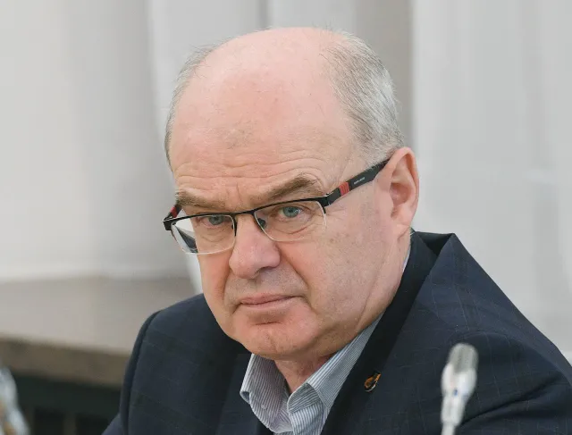 Gen. Skrzypczak: Liczę, że MON nie zacznie budować dróg [ROZMOWA]