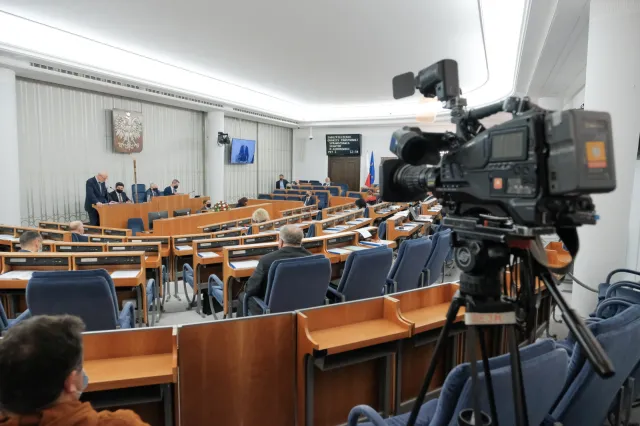 Burzliwa debata w Senacie o budowie muru na granicy