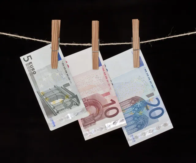 Sygnalista zgłaszający pranie brudnych pieniędzy według ustawy AML musi pozostać anonimowy