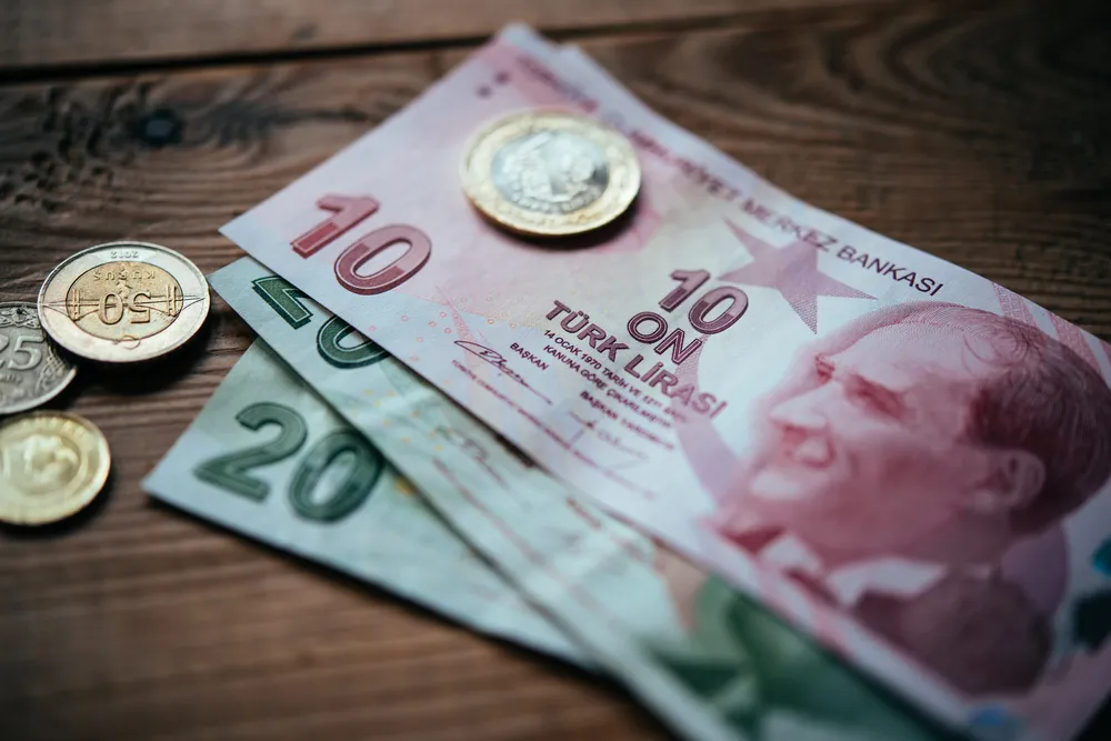 S&P obniża rating Turcji. Rekordowy spadek kursu liry