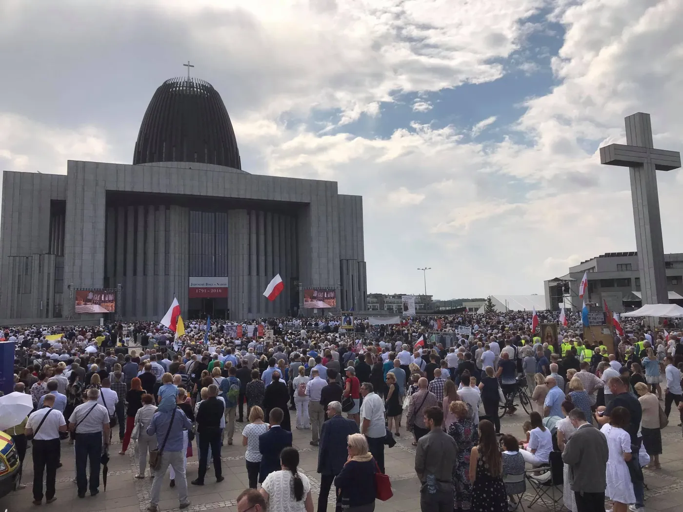 Papież włączył do grona błogosławionych kard. Stefana Wyszyńskiego i Matkę Elżbietę Czacką