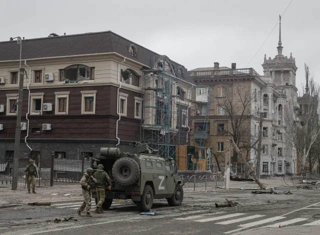 Mariupol: Rosja rozpoczyna atak na kombinat Azowstal