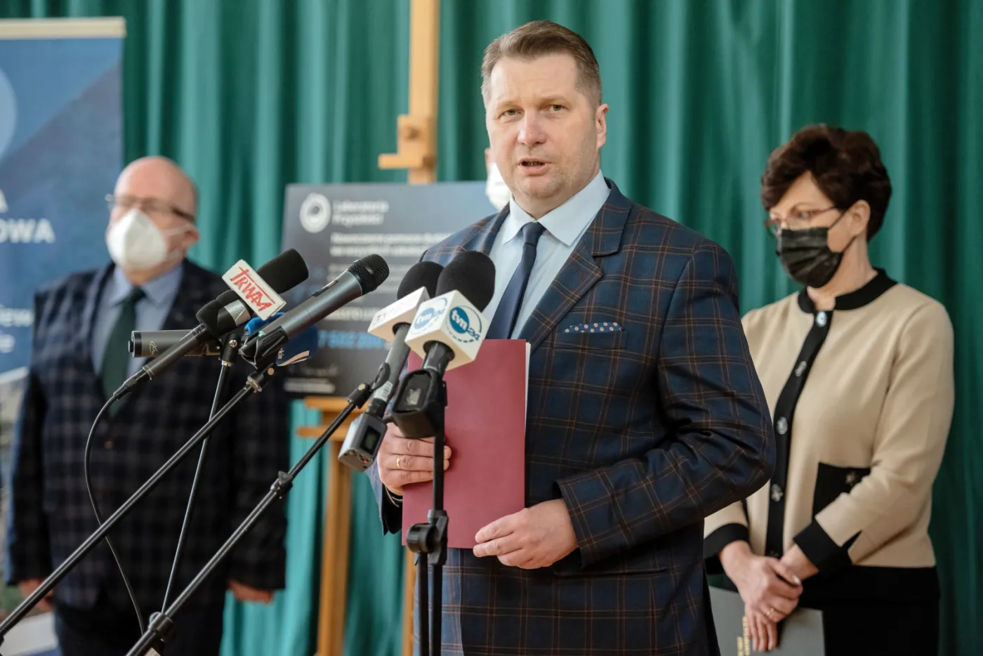 Ułomne konsultacje podstawy programowej przedmiotu Historia i teraźniejszość