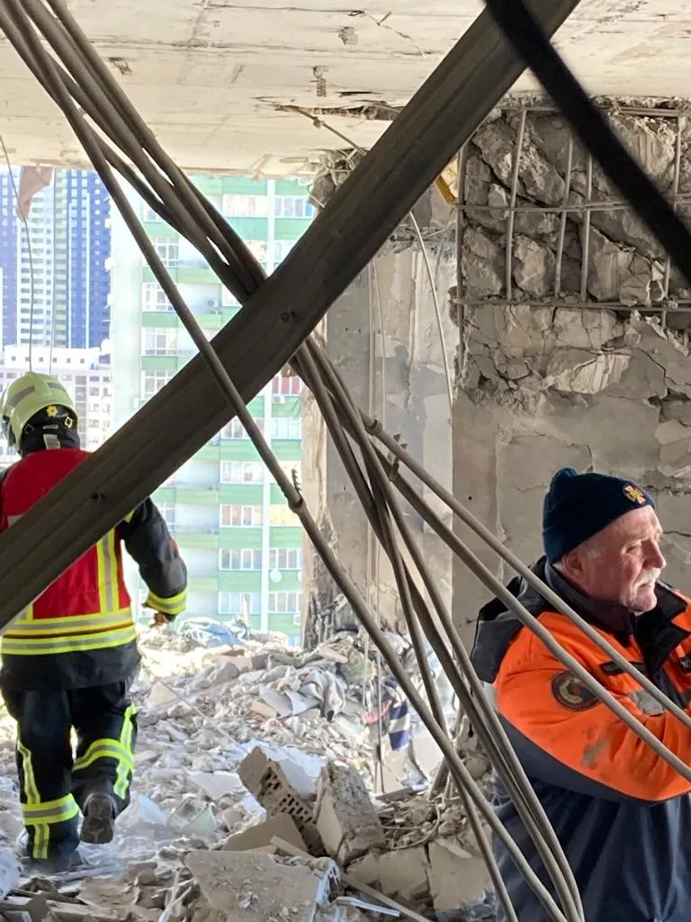 Apartamentowiec Lobanovsky w Kijowie. W ten budynek uderzył rosyjski pocisk [Galeria]