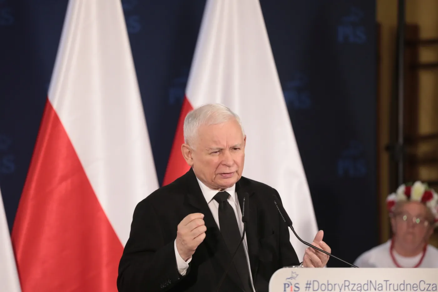 Rząd bez jednomyślności w sprawie przemocy. W tle słowa prezesa o Władysławie i Zosi