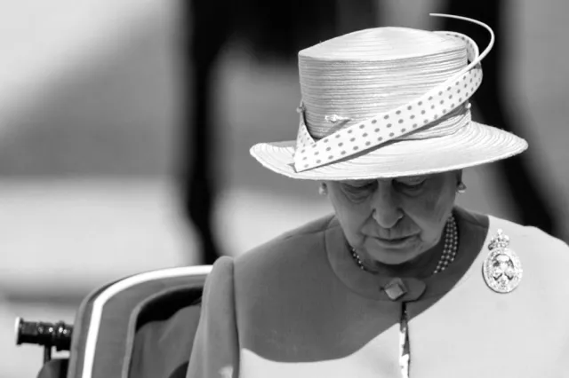 Królowa Elżbieta II nie żyje. Tron przejął jej syn Karol