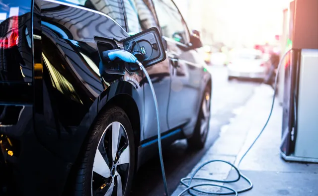 Co zniechęca do zakupu auta elektrycznego [BADANIE]