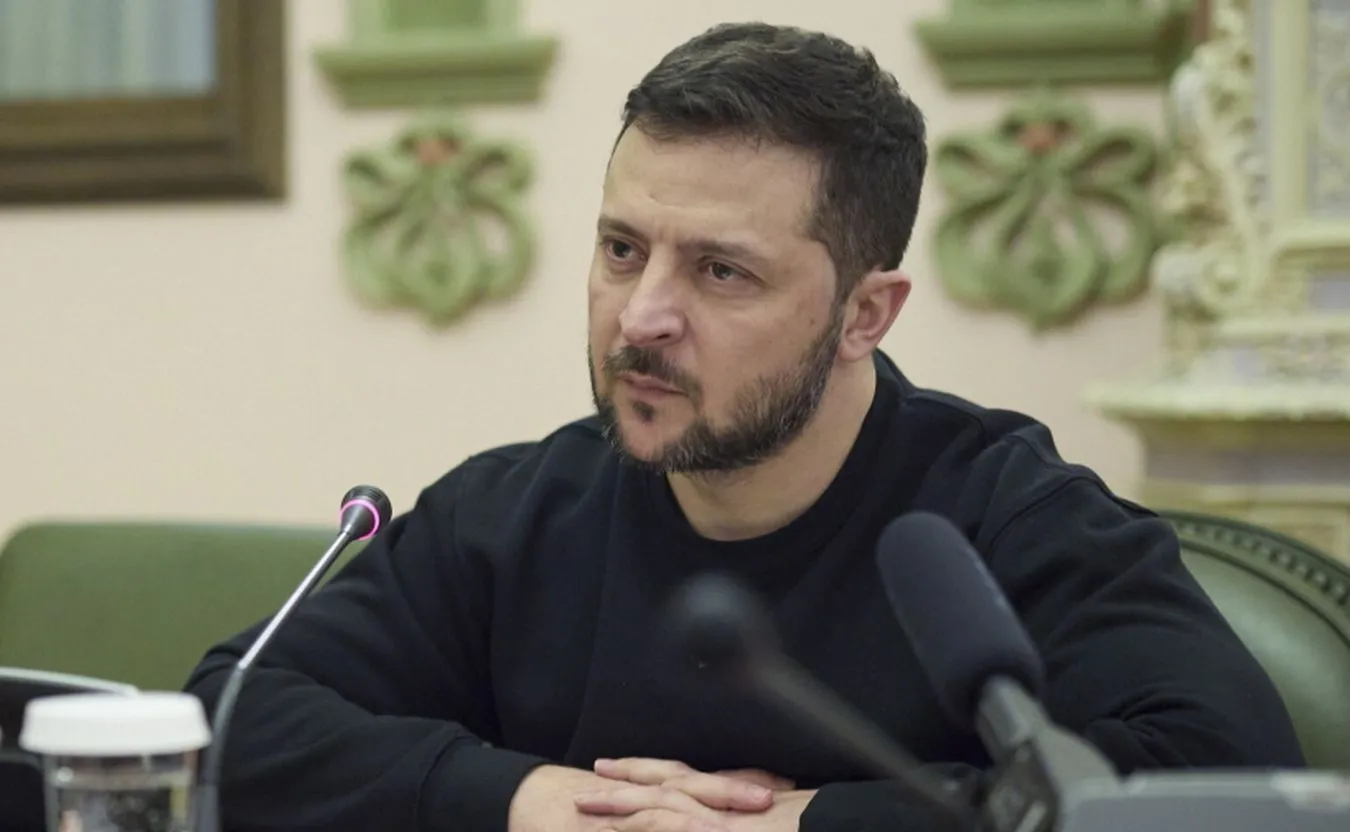 Zełenski: Sytuacja na linii kontaktowej staje się coraz cięższa