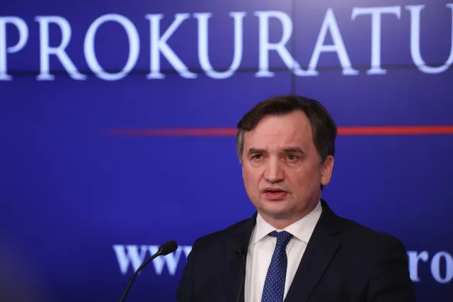 Ziobro proponuje Morawieckiemu debatę o tym, jak odejść od narzuconych przez UE zobowiązań z 2020 r.