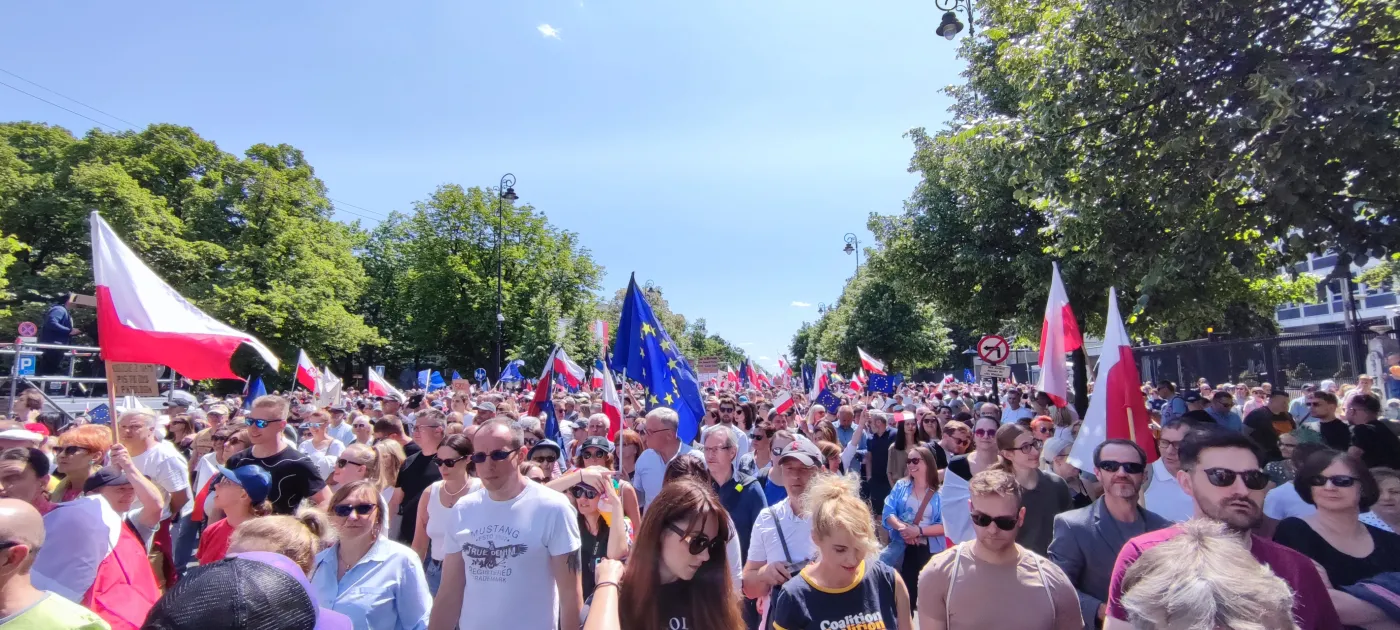 Marsz 4 czerwca. Tysiące ludzi, tłumy w Warszawie [GALERIA]