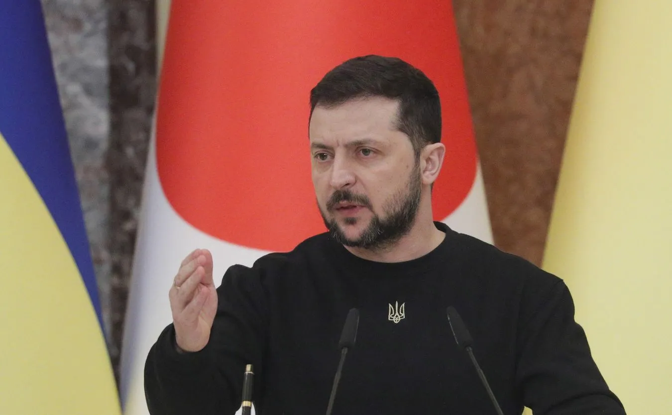 Zełenski: Właśnie teraz rakieta uderzyła w blok mieszkalny w Zaporożu