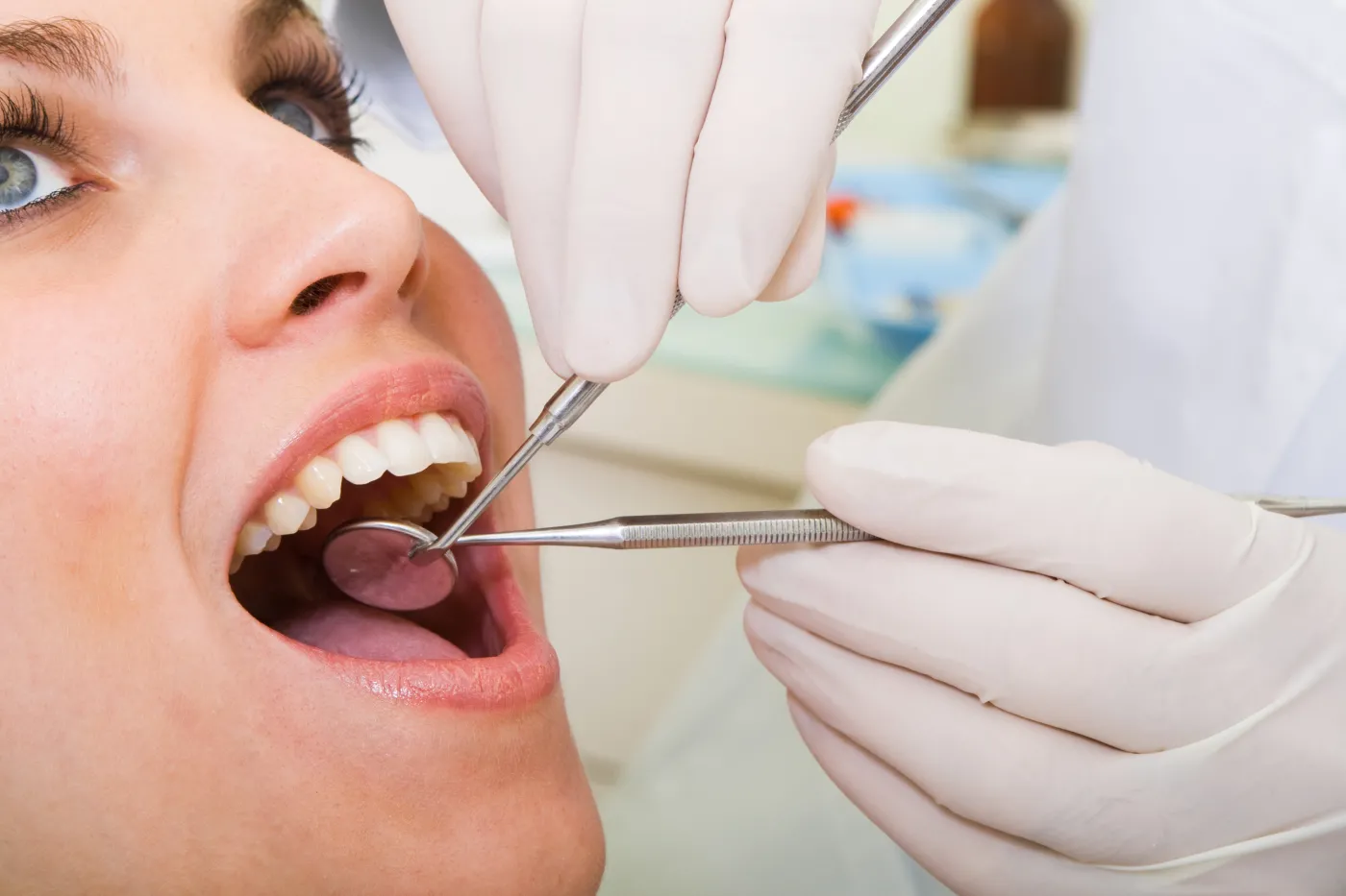 Czy lekarze dentyści mogą korzystać ze zwolnienia VAT na usługi medyczne dentystyczne?