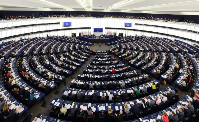 Czas letni i zimowy tematem obrad PE. Europosłowie przyjęli rezolucję