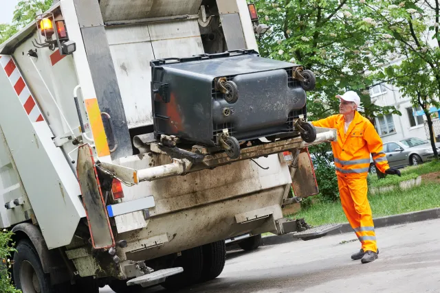Potrzebne nowe standardy w gospodarce i recyklingu śmieci
