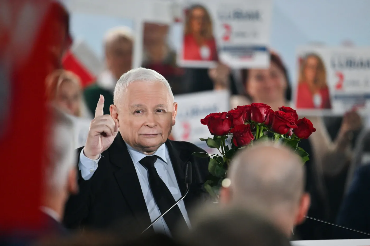 Wizja Kaczyńskiego na wybory samorządowe. "Pokazać żółtą kartkę władzy"