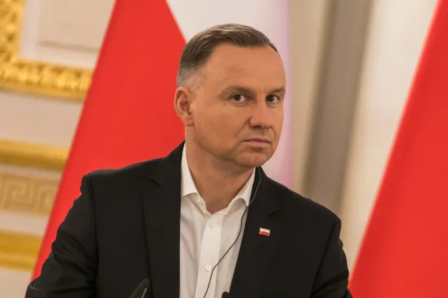 Wymiana 50 ambasadorów. "Wszystkie wnioski już poszły, ale blokuje je prezydent Andrzej Duda"