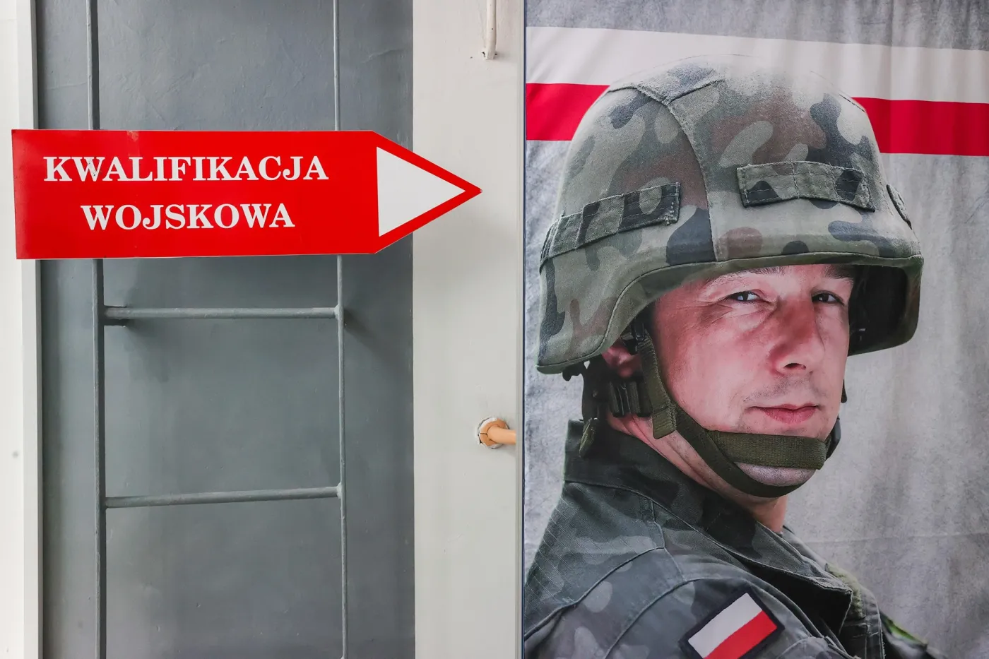 Wojsko wezwie 230 tys. osób. Kto dostanie list od armii? Te osoby muszą stawić się na kwalifikację [LISTA]