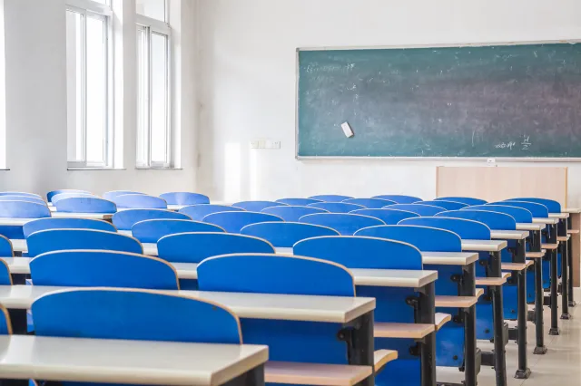 Podwyżki dla nauczycieli i zakaz zadawania prac domowych? To nie jest prawdziwa reforma oświaty [WYWIAD]