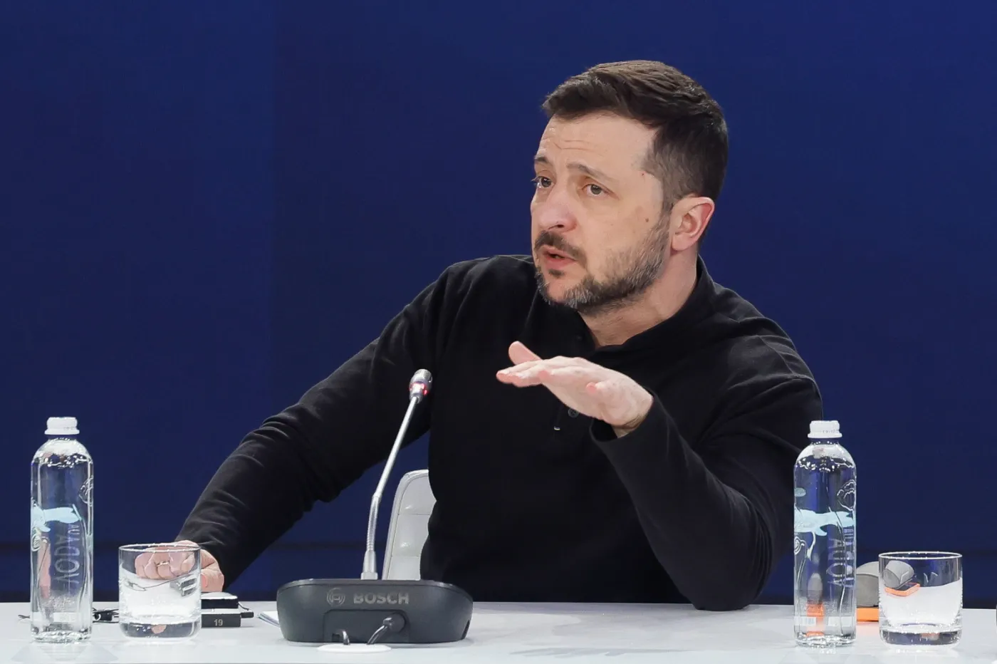 Zełenski: Zapytam Donalda Trumpa wprost, czy wstrzyma pomoc militarną