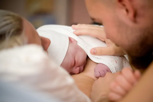 Urlop na wcześniaka. Jakie dokumenty będą potrzebne, kiedy trzeba je złożyć, jak oznaczyć?