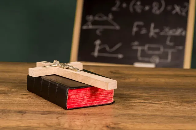 Religia będzie obowiązkowa w szkołach od 1 września 2025 r?