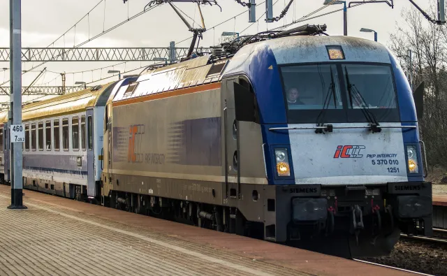 Z biletem PKP Intercity pojedziesz komunikacją miejską. Na początek w Warszawie