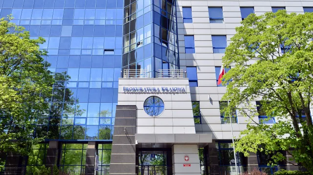 Proces byłych szefów KNF ws. SKOK Wołomin. Prokurator wnioskuje o cofnięcie aktu oskarżenia