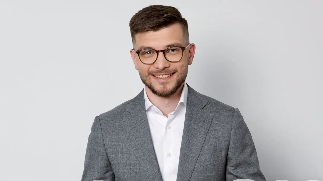 Mikołaj Kowalczyk, prawnik z kancelarii The Heart Legal.