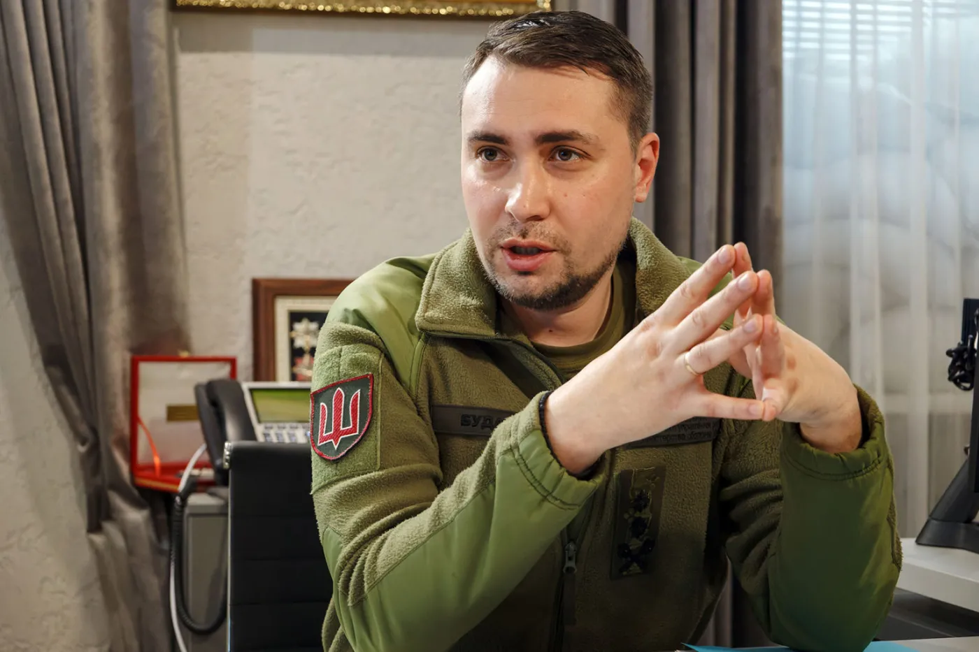 Rewolucja we władzach Ukrainy. Zełenski militaryzuje administrację