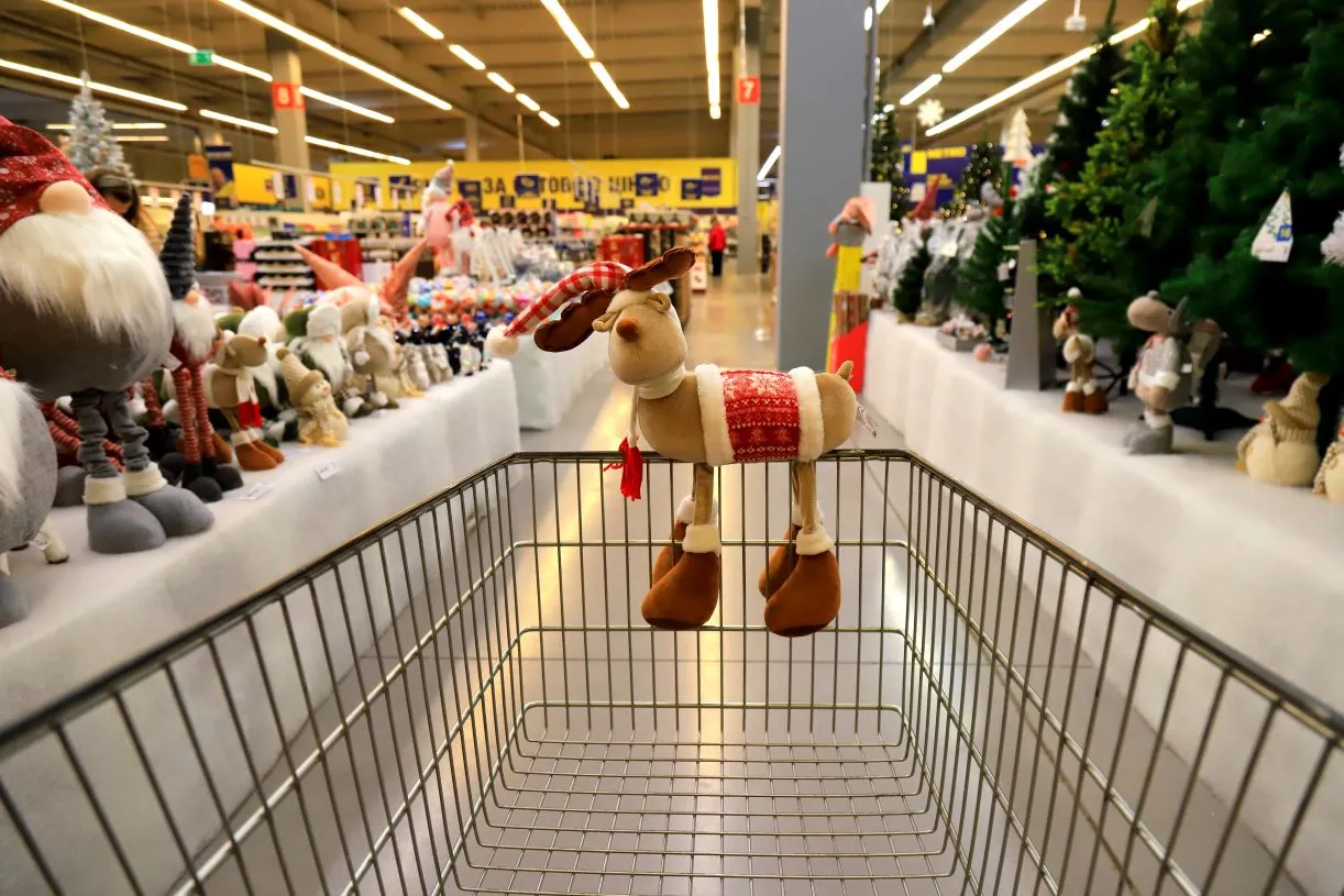 Świetne wieści dla konsumentów. Za te produkty zapłacą mniej w okresie przedświątecznym, niż rok temu
