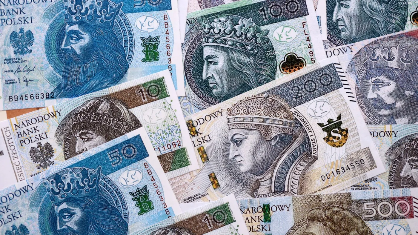Banknoty polskiej waluty o różnych nominałach.