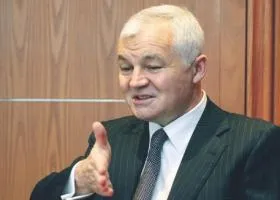 Bielecki: nie należy w sztuczny sposób obniżać cen paliwa