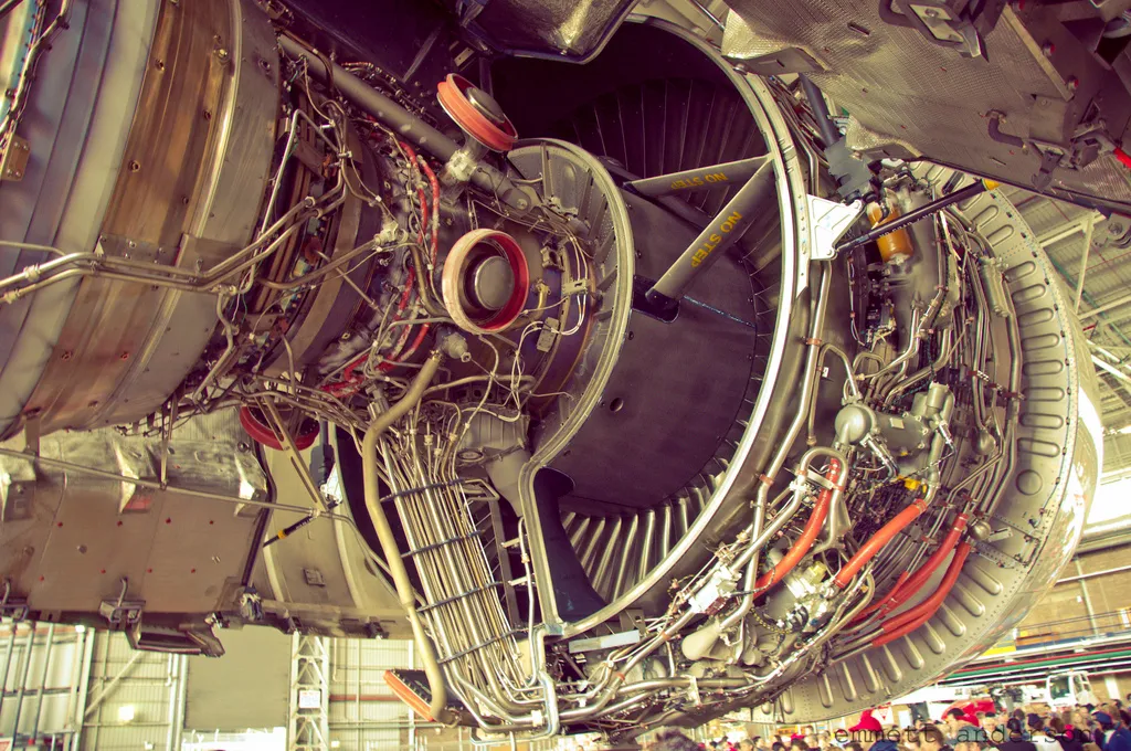 Rolls-Royce bije się w pierś: Wypadek z silnikam A380 lini Qantas to nasza wina