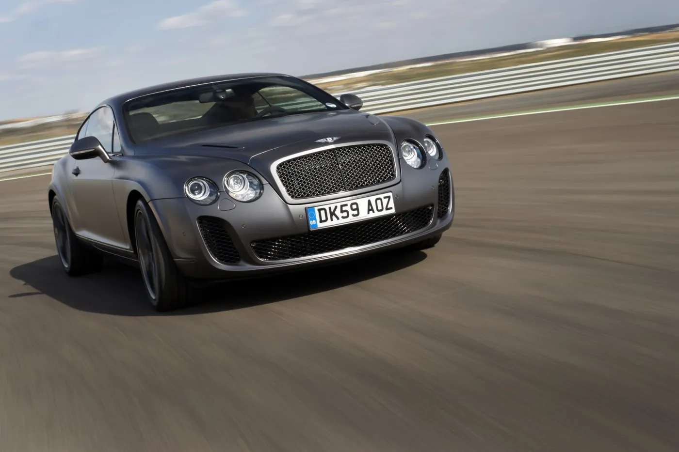 437200-supersports-satin017-2.jpg