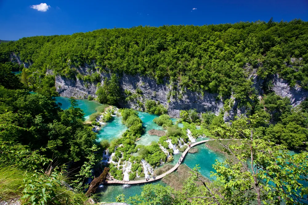 1003736-plitvice-lakes-croatia.jpg