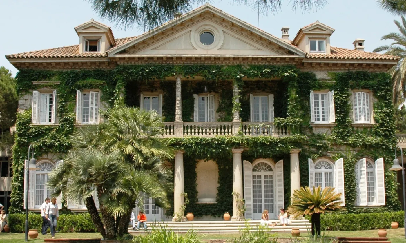 1121892-iese-business-school.jpg