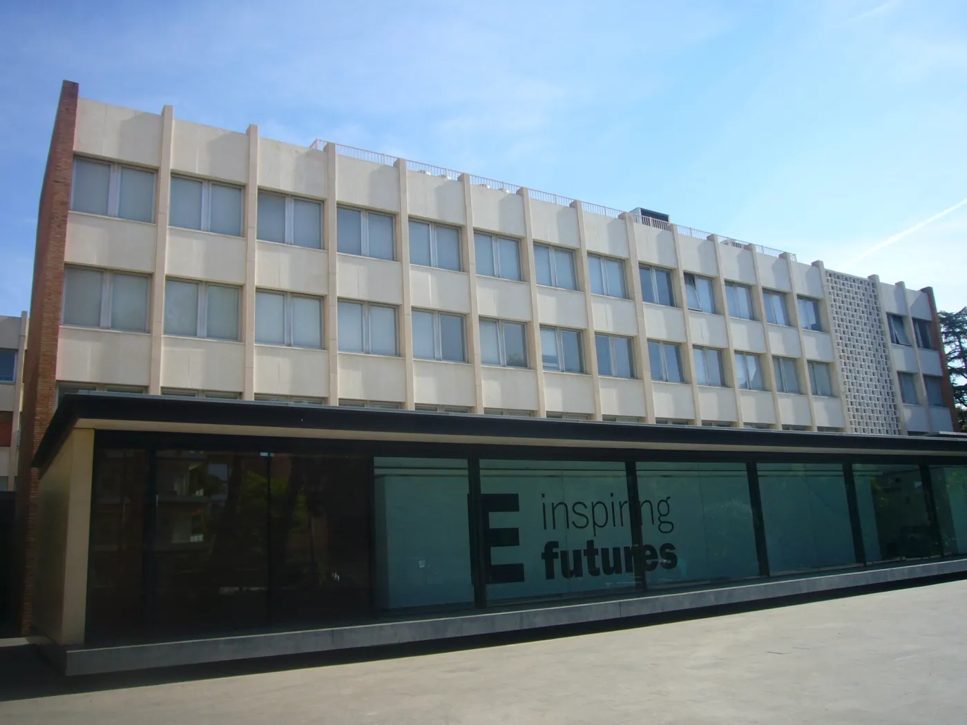 1121908-esade-business-school.jpg