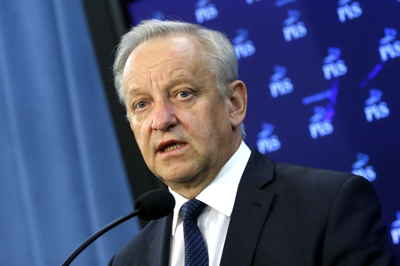 PiS: Projekty o związkach partnerskich legalizują związki homoseksualne
