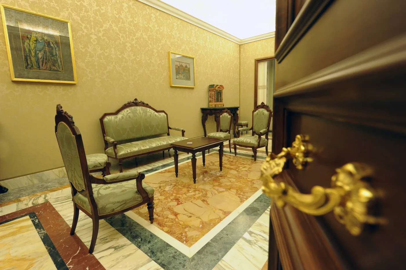 1227206-castel-gandolfpokoj-o.jpg
