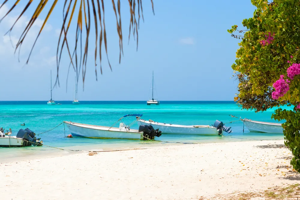 1276343-archipelago-los-roques.jpg