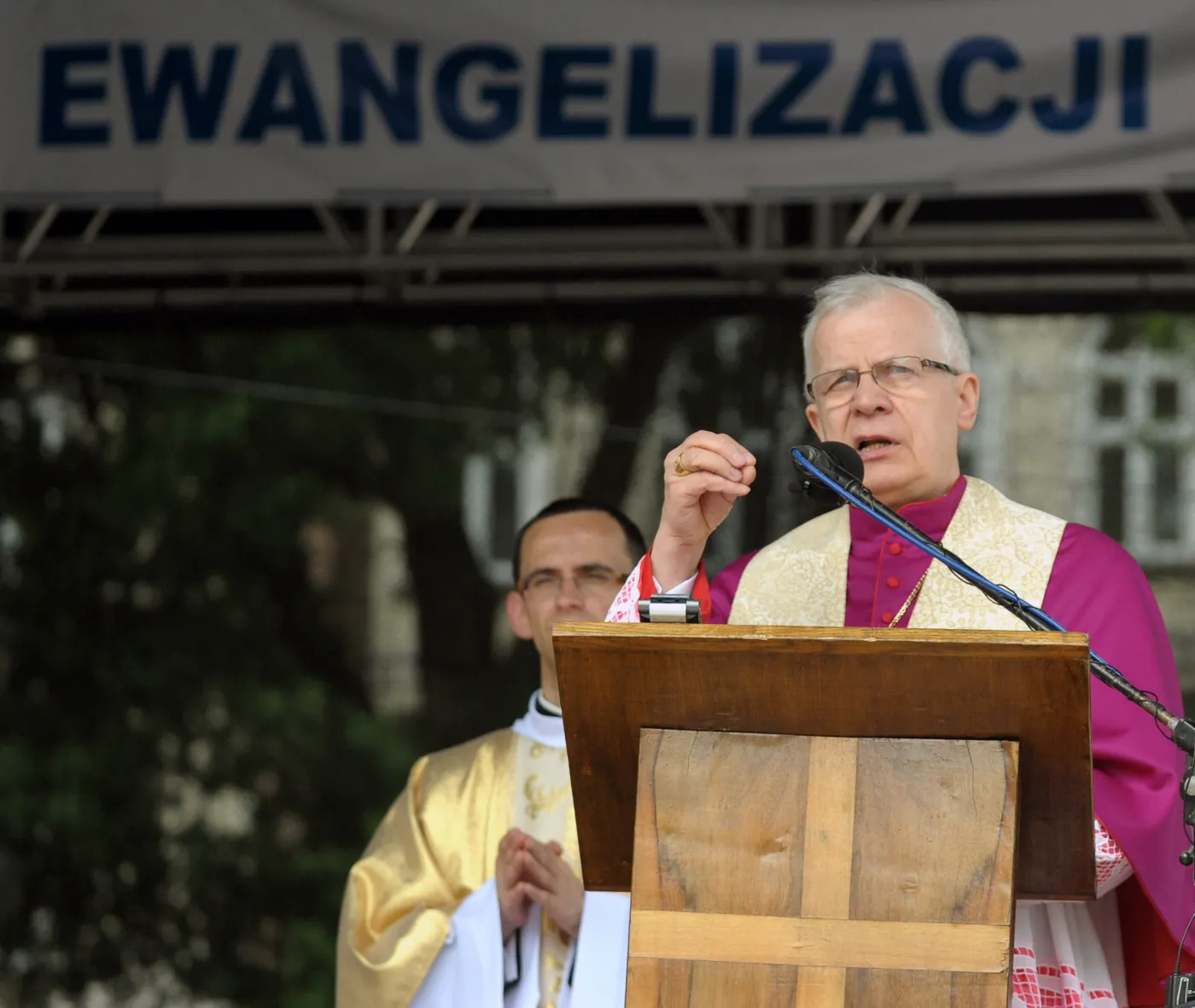 Abp Michalik: Chętnie pójdę do więzienia za obronę nauki od Boga